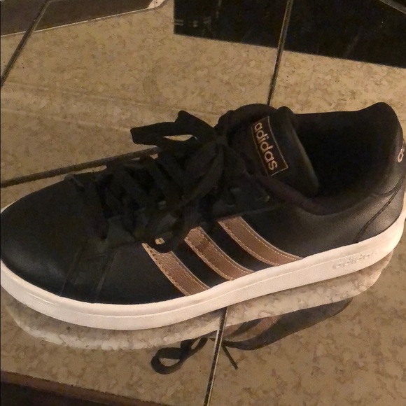 Adidas black & gold Stan Smith - Picture 4 of 6